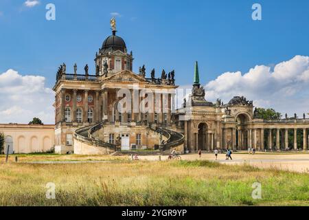 I comuni e i colonnati del Parco di Sanssouci, ora parte dell'Università di Potsdam, Potsdam, Germania Foto Stock