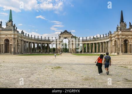 I comuni e i colonnati del Parco di Sanssouci, ora parte dell'Università di Potsdam, Potsdam, Germania Foto Stock