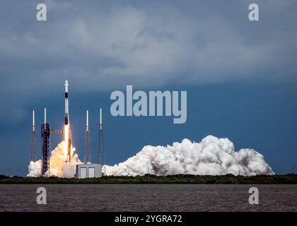 NASA / SpaceX Crew 9 si solleva dallo Space Launch Complex 40 a Cape Canaveral, Florida, il 28 settembre 2024. Foto Stock