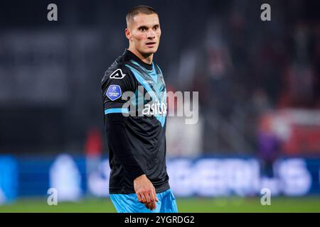 Utrecht, Paesi Bassi. 8 novembre 2024. UTRECHT, PAESI BASSI - 8 NOVEMBRE: Luka Kulenovic dell'Heracles Almelo guarda avanti durante l'incontro olandese Eredivisie tra FC Utrecht e Heracles Almelo allo Stadion Galgenwaard l'8 novembre 2024 a Utrecht, Paesi Bassi. (Foto di Ben Gal/Orange Pictures) credito: Orange Pics BV/Alamy Live News Foto Stock