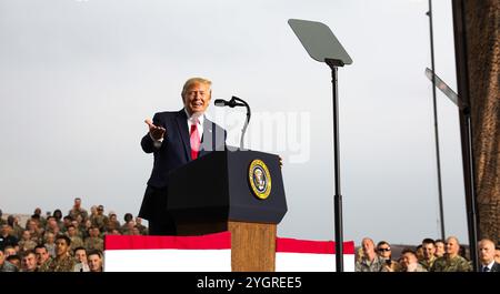 Pyeongtaek, Corea del Sud. 30 giugno 2019. U. Il presidente Donald J. Trump fa osservazioni ai membri del servizio durante una visita alla base aerea di Osan, 30 giugno 2019, Pyeongtaek, provincia di Gyeonggi, Corea del Sud. Crediti: PFC. Jillian Hix/US Army Photo/Alamy Live News Foto Stock