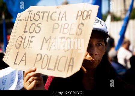 Buenos Aires, Buenos Aires, Argentina. 8 novembre 2024. Dimostrazione contro la polizia di Buenos Aires "trigger-happy" (immagine di credito: © Paula Acunzo/ZUMA Press Wire) SOLO PER USO EDITORIALE! Non per USO commerciale! Foto Stock