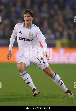 Brugge, Belgio. 6 novembre 2024. Pau Torres dell'Aston Villa durante la partita di UEFA Champions League allo stadio Jan Breydel di Brugge. Il credito per immagini dovrebbe essere: Paul Terry/Sportimage Credit: Sportimage Ltd/Alamy Live News Foto Stock