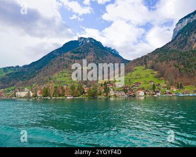 Traghetto sul lago di Thun e sulle Alpi svizzere, Svizzera. Foto Stock