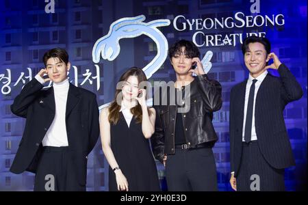 BAE Hyeon-Seong, Han so-Hee, Park Seo-Joon and Lee Moo-Saeng, 25 settembre 2024: Membri del cast (L-R) Bae Hyeon-Seong, Han so-Hee, Park Seo-Joon e Lee Moo-Saeng posano in una conferenza stampa della serie originale coreana di Netflix 'Gyeongseong creature Season 2' a Seoul, Corea del Sud. Crediti: Lee Jae-won/AFLO/Alamy Live News Foto Stock