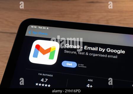OSTRAVA, CECHIA - 24 SETTEMBRE 2024: App store con app mobile Gmail e-mail da installare sul dispositivo Apple Foto Stock