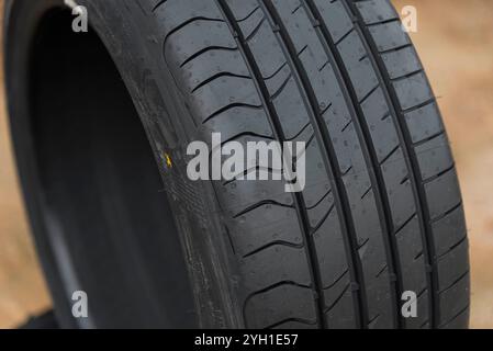 Bangkok, Tailandia - 15 agosto 2024: Primo piano sulle gomme sportive Goodyear Eagle F1 Foto Stock