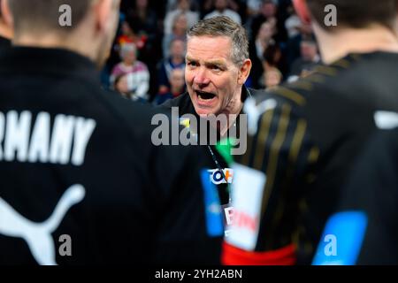 Mannheim, Germania. 7 novembre 2024. Pallamano: Qualificazione al Campionato europeo, Germania - Svizzera, 2° turno di qualificazione, gruppo 7, giorno 1, Coach Alfred Gislason (Germania) crediti: Marco Wolf/Wolf-sportfoto/dpa/Alamy Live News Foto Stock