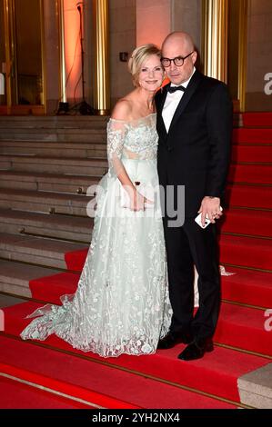 Andrea Kathrin Loewig mit Ehemann Andreas Thiele beim 29. Leipziger Opernball 2024 in der Oper Leipzig. Lipsia, 08.11.2024 *** Andrea Kathrin Loewig con il marito Andreas Thiele al ballo dell'Opera di Lipsia 29 2024 all'Opera di Lipsia, 08 11 2024 foto:XF.xKernx/xFuturexImagex opernball 4202 Foto Stock