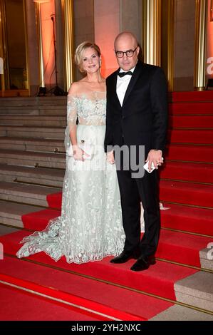 Andrea Kathrin Loewig mit Ehemann Andreas Thiele beim 29. Leipziger Opernball 2024 in der Oper Leipzig. Lipsia, 08.11.2024 *** Andrea Kathrin Loewig con il marito Andreas Thiele al ballo dell'Opera di Lipsia 29 2024 all'Opera di Lipsia, 08 11 2024 foto:XF.xKernx/xFuturexImagex opernball 4201 Foto Stock