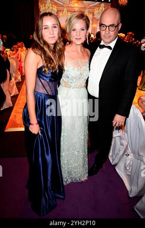 Andrea Kathrin Loewig mit Ehemann Andreas Thiele und Tochter Josephine Emilia Loewig beim 29. Leipziger Opernball 2024 in der Oper Leipzig. Lipsia, 08.11.2024 *** Andrea Kathrin Loewig con il marito Andreas Thiele e la figlia Josephine Emilia Loewig al ballo dell'Opera di Lipsia 29 2024 all'Opera di Lipsia, 08 11 2024 foto:XF.xKernx/xFuturexImagex opernball 4261 Foto Stock