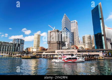 Vista pittoresca sulla città di Sydney e sul quartiere finanziario centrale. Sydney è la capitale e la città più grande del nuovo Galles del Sud e dell'Australia. Foto Stock