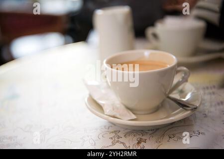 Caffè Parisian Café Moment con caffè Foto Stock