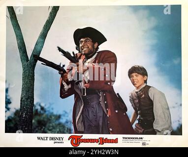 ROBERT NEWTON nel ruolo di Long John Silver e BOBBY DRISCOLL nel ruolo di Jim Hawkins in TREASURE ISLAND 1950 regista BYRON HASKINS romanzo Robert Louis Stevenson sceneggiatura Lawrence Edward Watkin costume design Sheila Graham musica Clifton Parker Walt Disney Productions / Walt Disney British Films / Buena Vista Distribution Co., Inc. (Per la riedizione del 1975) Foto Stock