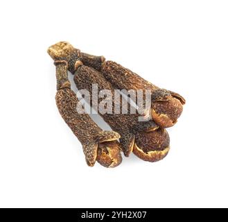 Spezie aromatiche. Chiodi di garofano asciutti isolati su bianco Foto Stock
