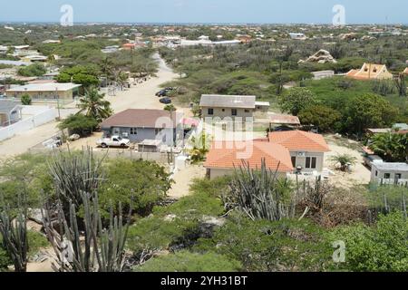 Le case nelle formazioni rocciose di Ayo e Casibari ad Aruba sono essenzialmente ammassi di rocce vulcaniche intervallate da cactus, situati vicino a Oranjestad. Foto Stock