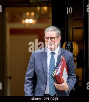 Sir Keir Starmer - primo Ministro britannico - lascia 10 Downing Street per le domande del primo Ministro al Parlamento 30 ottobre 2024 Foto Stock