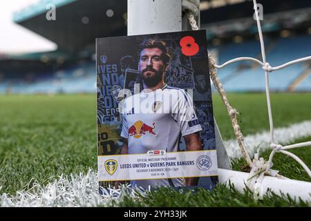 Joe Rothwell del Leeds United sul fronte durante il programma del Remembrance Day Match Day durante il match del Campionato Sky Bet Leeds United vs Queens Park Rangers a Elland Road, Leeds, Regno Unito, 9 novembre 2024 (foto di Mark Cosgrove/News Images) Foto Stock