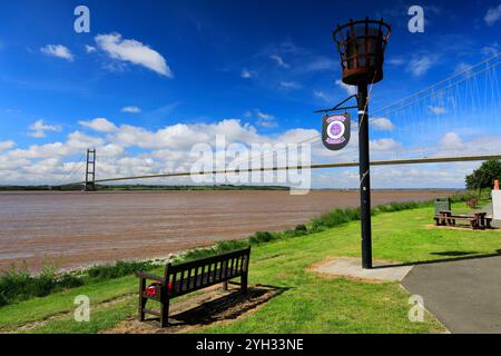 Vista estiva sul ponte Humber da Hessle Foreshore; East Riding of Yorkshire, Inghilterra; Regno Unito Foto Stock