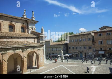 Il cortile d'onore, Palazzo Ducale, Urbino, Urbino e Pesaro, Marche, Italia, Europa Foto Stock