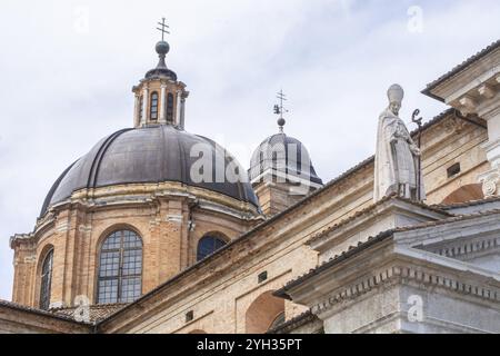 La Cattedrale di Urbino è una cattedrale cattolica della città di Urbino, dedicata all'assunzione della Beata Vergine Maria, Urbino, Marche, Italia, E. Foto Stock