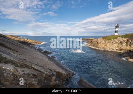 Faro dell'isola Pancha nella costa di Ribadeo, Galizia, Spagna, Europa Foto Stock