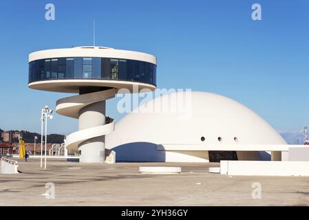 Aviles, Spagna, 19 novembre 2018: Edificio del Niemeyer Center ad Aviles. È un centro culturale progettato dall'architetto brasiliano Oscar Niemeyer, in Europa Foto Stock