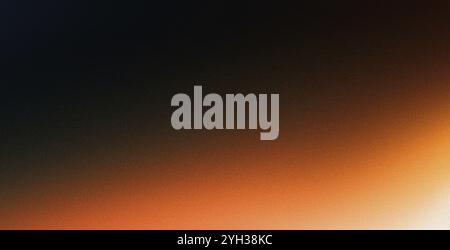 Sfumatura di colore arancione su sfondo grigio nero, effetto texture disturbo, grande spazio di copia banner Foto Stock