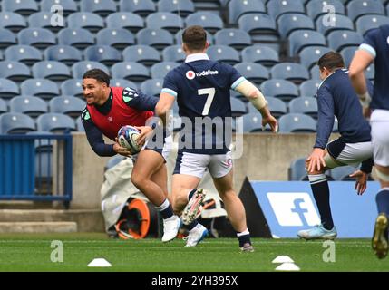 Scottish gas Murrayfield . Edimburgo Scozia Regno Unito 9 novembre 24 TEST AUTUNNALI 2024/25 corsa a squadre della Scozia, accesso media alla sessione di allenamento in vista della partita contro il Sudafrica Sione Tuipulotu - Glasgow Warriors (28) CAPITANO credito: eric mccowat/Alamy Live News Foto Stock