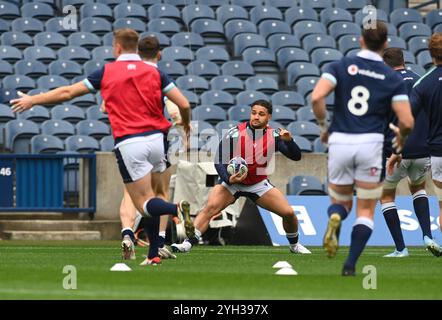 Scottish gas Murrayfield . Edimburgo Scozia Regno Unito 9 novembre 24 TEST AUTUNNALI 2024/25 corsa a squadre della Scozia, accesso media alla sessione di allenamento in vista della partita contro il Sudafrica Sione Tuipulotu - Glasgow Warriors (28) CAPITANO credito: eric mccowat/Alamy Live News Foto Stock