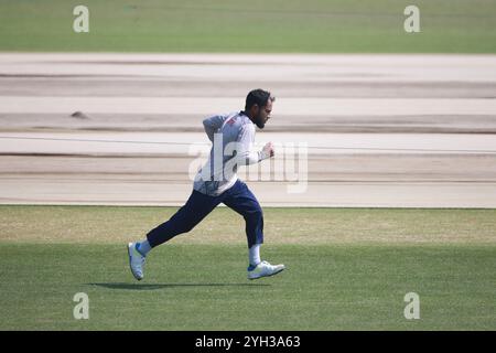 Mushfiqur Rahim, come squadra del Bangladesh, partecipa alle sessioni di allenamento allo Zahur Ahmed Chowdhury Stadium (ZACS) di Sagorika, Chattogram, Bangladesh, 2 ottobre Foto Stock