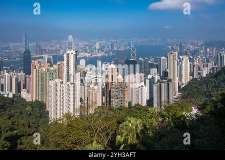 Vista dello skyline di Hong Kong dall'alto sul Victoria Peak Foto Stock