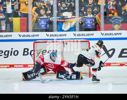 Landshut, Germania. 7 novembre 2024. Wojciech Stachowiak DEB 19 ai calci di rigore alla partita GERMANIA - DANIMARCA 5-6 N.P. DEB HOCKEY SU GHIACCIO DEUTSCHLAND CUP a Landshut, Germania, 7 novembre 2024, stagione 2024/2025. Fotografo: ddp Images/STAR-Images credito: ddp media GmbH/Alamy Live News Foto Stock