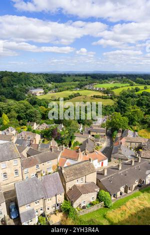 Richmond, Yorkshire, vista sulle case nella piccola città mercato di Richmond, North Yorkshire, Inghilterra, Regno Unito, Europa Foto Stock