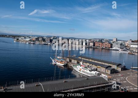 Vista del fiordo e del porto di Oslo dalla fortezza medievale di Akershus costruita nel XIII secolo, nota anche come castello di Oslo a Oslo, Norvegia. Il castello lo è Foto Stock