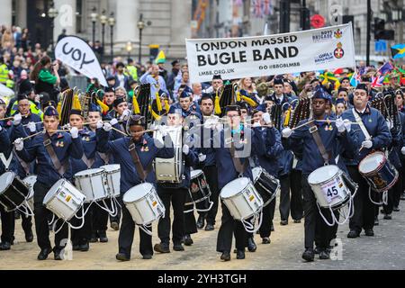 Londra, Regno Unito. 9 novembre 2024. Il Lord Mayor's Show, una colorata processione che risale al XIII secolo, parte alla Mansion House attraverso la City di Londra passando per St Paul's per le Royal Courts e ritorno. Quest'anno partecipano più di 120 carri e molti gruppi delle Worshipful Companies, dei commerci cittadini, delle organizzazioni benefiche, delle forze armate e di altri. Crediti: Imageplotter/Alamy Live News Foto Stock