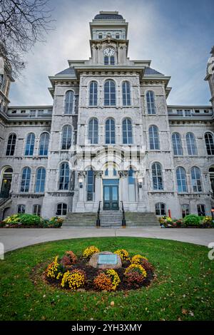 L'edificio Hall of Languages si trova nel campus della Syracuse University, nella parte centrale dello stato di New York. Foto Stock