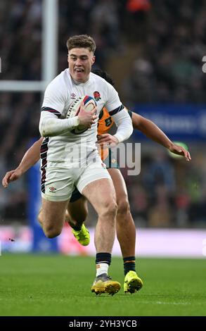 9 novembre 2024; Allianz Stadium, Londra, Inghilterra: Autunno Rugby International, Inghilterra contro Australia; Tommy Freeman dell'Inghilterra fa una pausa Foto Stock