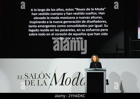 LEON, MESSICO - 8 NOVEMBRE. Mercedes Benz Fashion Week Mexico Director, Beatriz Calles keynote Los Reyes de la Moda durante CANAIVE El Salon de la Moda a Casa de Piedra l'8 novembre 2024 a Leon, Messico. (Foto di JVMODEL) credito: JVMODEL/Alamy Live News Foto Stock