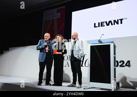 LEON, MESSICO - 8 NOVEMBRE. Mercedes Benz Fashion Week Mexico Director, Beatriz Calles dopo il keynote Los Reyes de la Moda durante CANAIVE El Salon de la Moda a Casa de Piedra l'8 novembre 2024 a Leon, Messico. (Foto di JVMODEL) credito: JVMODEL/Alamy Live News Foto Stock