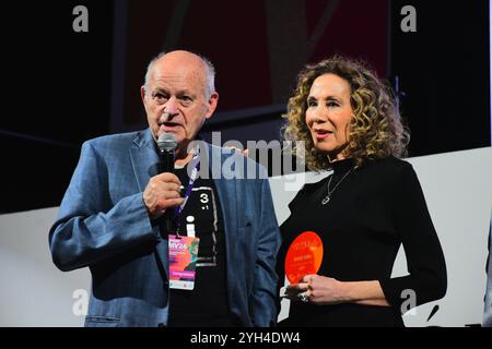 LEON, MESSICO - 8 NOVEMBRE. Mercedes Benz Fashion Week Mexico Director, Beatriz Calles dopo il keynote Los Reyes de la Moda durante CANAIVE El Salon de la Moda a Casa de Piedra l'8 novembre 2024 a Leon, Messico. (Foto di JVMODEL) credito: JVMODEL/Alamy Live News Foto Stock