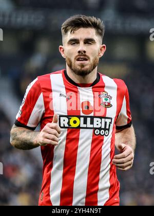 Wolverhampton, Regno Unito. 9 novembre 2024. Wolverhampton, Inghilterra, 9 novembre 2024: Ryan Manning (3 Southampton) in azione durante la partita di calcio di Premier League tra Wolverhampton Wanderers e Southampton allo stadio Molineux di Wolverhampton, Inghilterra (Natalie Mincher/SPP) credito: SPP Sport Press Photo. /Alamy Live News Foto Stock