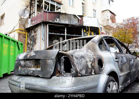 Kiev, Ucraina. 9 novembre 2024. Auto bruciata in strada dopo un attacco di droni russi il 29 ottobre 2024 a Kiev, Ucraina. Durante la notte, l'esercito russo attaccò la città con i droni. Credito: SOPA Images Limited/Alamy Live News Foto Stock