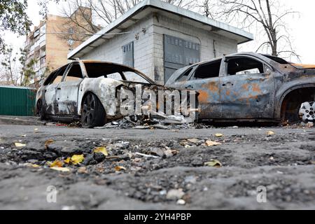 Kiev, Ucraina. 9 novembre 2024. Le auto bruciate si trovano in strada dopo un attacco di droni russi il 29 ottobre 2024 a Kiev, Ucraina. Durante la notte, l'esercito russo attaccò la città con i droni. Credito: SOPA Images Limited/Alamy Live News Foto Stock