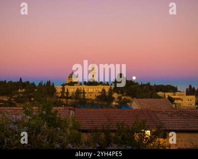 Luna che sorge sul Monte Sion Foto Stock