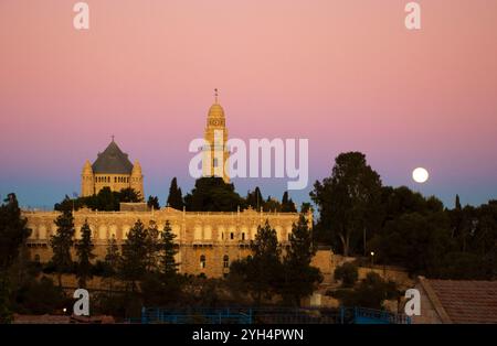 Luna che sorge sul Monte Sion Foto Stock