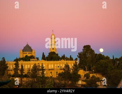 Luna che sorge sul Monte Sion Foto Stock