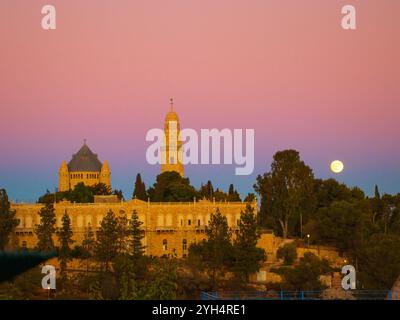 Luna che sorge sul Monte Sion Foto Stock