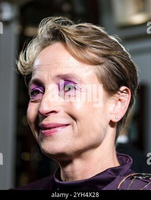 Francoforte sul meno, Germania. 9 novembre 2024. Isabell Werth auf dem roten Teppich, GER, 42. Deutscher SportpresseBall in der Alten Oper a Francoforte sul meno, 09.11.2024 foto: Eibner-Pressefoto/Florian Wiegand credito: dpa/Alamy Live News Foto Stock