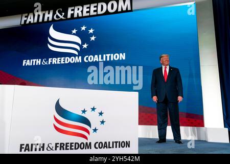 Washington, Stati Uniti d'America. 26 giugno 2019. Il presidente degli Stati Uniti Donald Trump pronuncia le sue osservazioni alla conferenza a Faith and Freedom Coalition Road to Majority 2019 al Washington Marriott Wardman Park Hotel, 26 giugno 2019, a Washington, D.C. credito: Joyce N. Boghosian/White House Photo/Alamy Live News Foto Stock